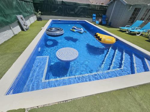 Private Villa with Heated Swimming Pool, Roof Top Solarium & Garden