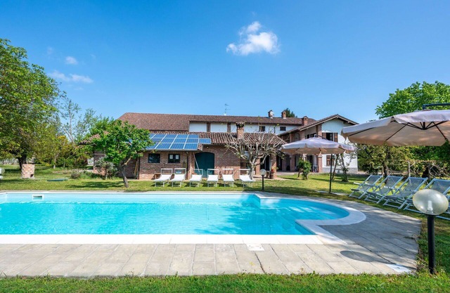 Private Villa with private pool, WIFI, hot tub, TV, patio, pets allowed, panoramic view, parking