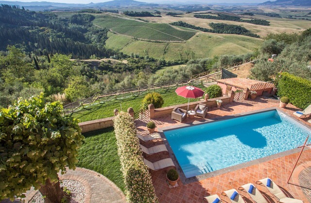 Private Villa with private pool, WIFI, A/C, TV, terrace, pets allowed, panoramic view, parking
