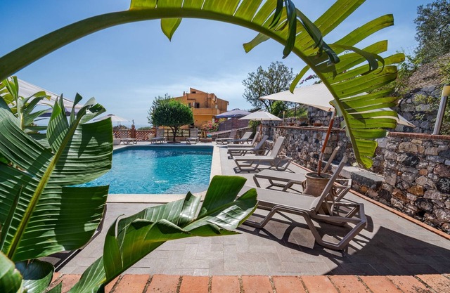 Private Villa with swimming pool for up to 28 guests
