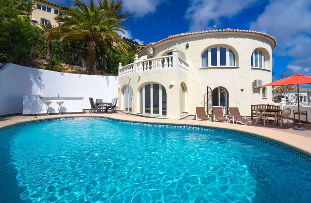Private Villa with WIFI, A/C, private pool, TV, terrace, pets allowed, panoramic view, parking