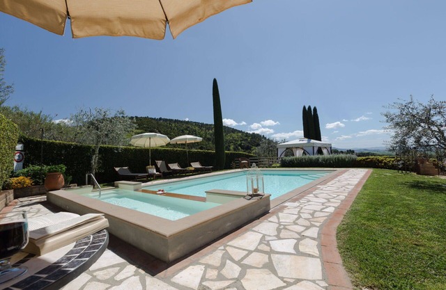 Private Villa with WIFI, private pool, A/C, TV, patio, panoramic view, close to San Gimignano