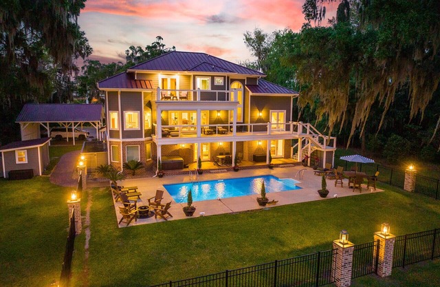 Private Waterfront Estate w/Pool & Hot Tub - 10 Miles to Sav Historic District