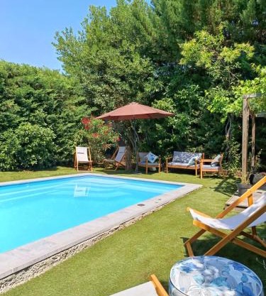 Proche Carcassone chambre avec sanitaire privée, piscine partagée salon kitchenette privé
