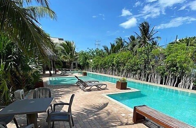 Progreso East, 1 block from Sea, with pool views