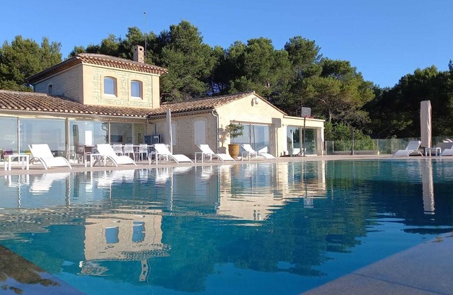 Property with unique view in a quiet area with fitness, hammam and jacuzzi