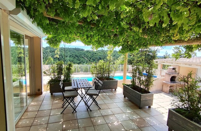 Propriété de Campagne, Piscine et vue