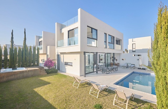 Protaras Almaria Villa ALM03 - a villa that sleeps 6 guests in 3 bedrooms