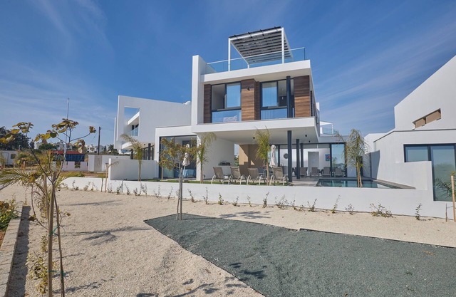 Protaras Aqua Pearl Villa AQ12 - a villa that sleeps 11 guests in 5 bedrooms