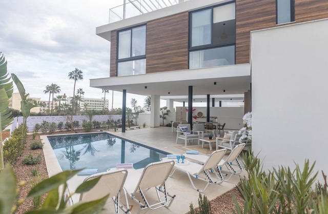 Protaras Aqua Pearl Villa AQ01 - a villa that sleeps 9 guests in 4 bedrooms