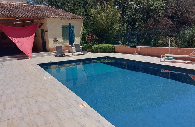 Provençal stone villa with swimming pool