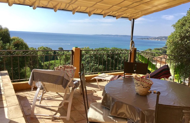 Provencal house with swimming pool, beach 400 m away, in the Gulf of St Tropez