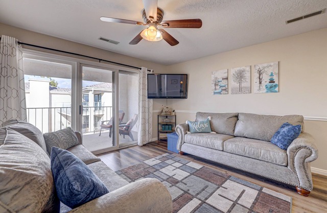 Pure Comfort - 3 bedroom/2 bath Las Palmas Condo
