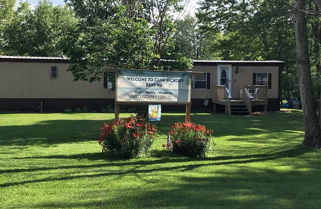 Pymatuning Lake, walking distance to lake, marina and launch. Amish welcome!