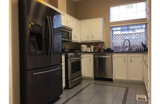 Q-Bed Room3: 2 Miles to SJDT Convention Center&SJSU. 5 Miles to SJC