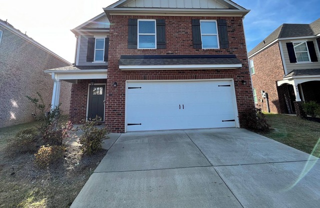 Quaint 4-bedroom home with garage and driveway parking