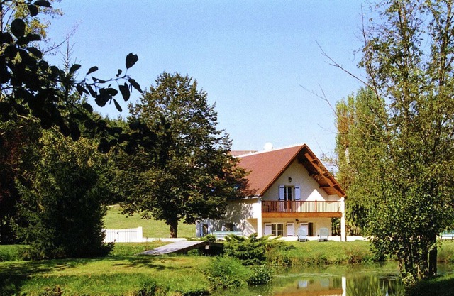 Quaint Holiday Home in Faverolles with Pool and Pond