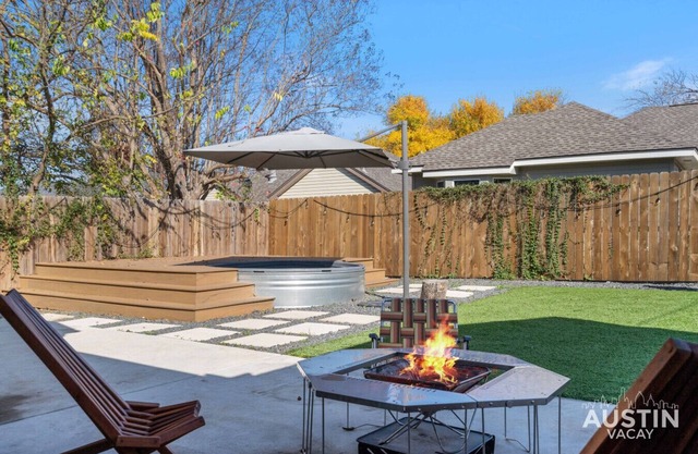 Quaint Home w/Cowboy Pool, Fire Pit + Farmhouse Kitchen Near Round Rock Donuts