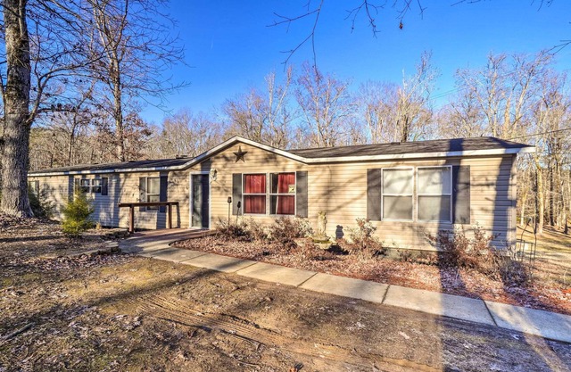 Quaint Home w/ Dock & Lake Access!