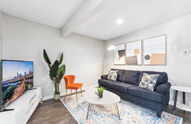 Quaint King Bed 1BR, 5 Min to DT