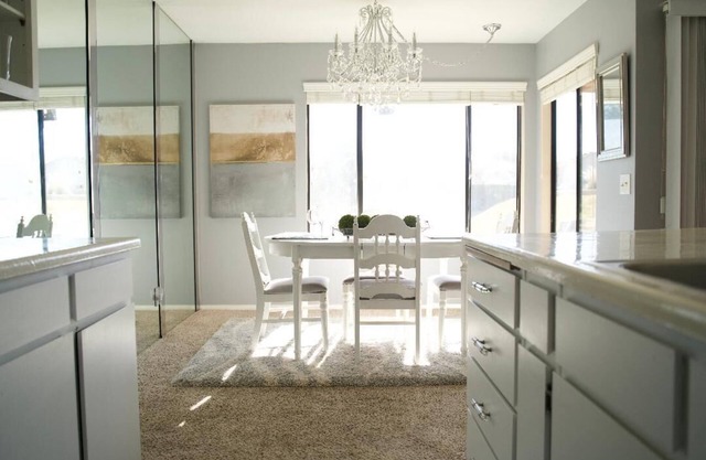 Quaint Little Condo just steps away from golfcourse, shopping, dining & lake