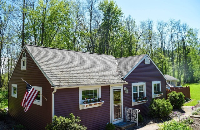Quaint Vacation Rental- Peaceful Cottage by Lake Ontario, Rochester, Hilton, NY