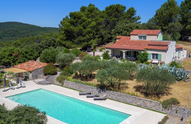 Quaint Villa in Pignans with Swimming Pool