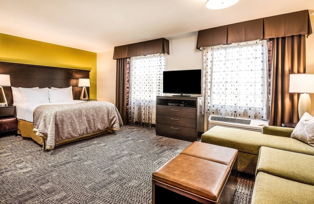 Queen Studio | Free Breakfast, Free Wi-Fi, Indoor Pool and Hot Tub