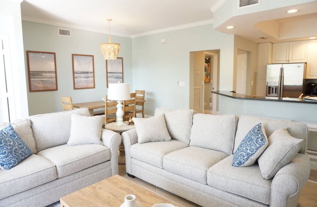 Quiet 4th Floor End Unit. Amazing Resort Pool View. Family Friendly