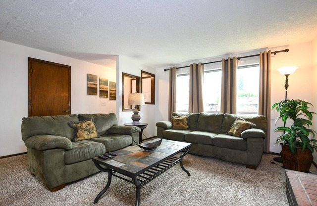 Quiet and Cozy Family Home with Game Room & Home Gym