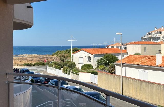 Quiet apartment with pool in Chaume