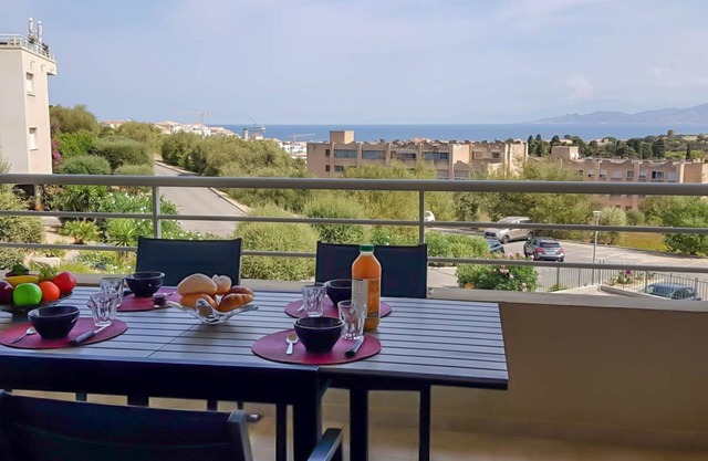Quiet apartment with beautiful view of the gulf