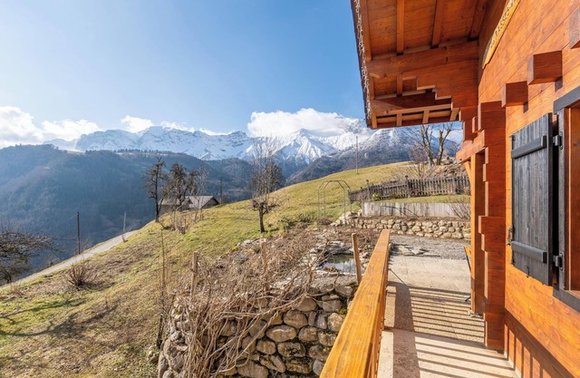 Quiet chalet with mountain views! Ideal for families.