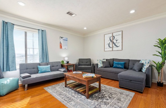 Quiet & Close! 2/2 Across from Acre in Auburn, Al