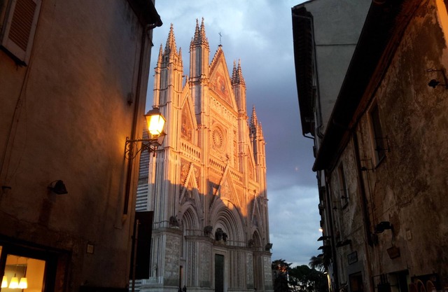 Quiet, comfortable ground-floor apartment in central Orvieto, for 2-4 visitors