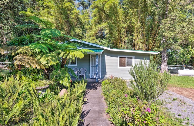 Quiet Cottage on Picturesque Honoka'a Orchard