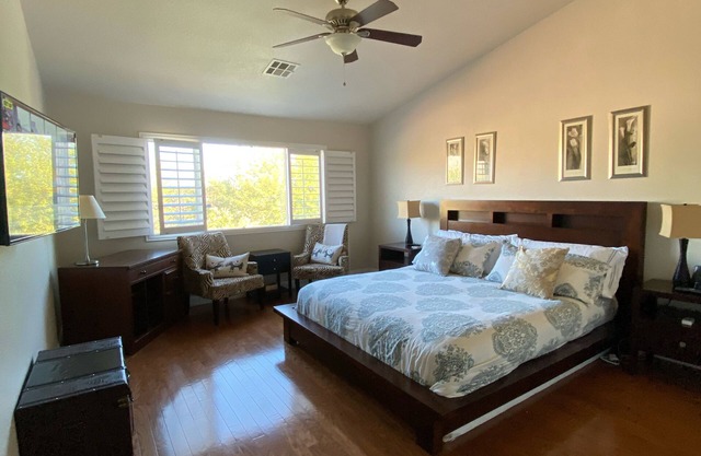 Quiet, gated exclusive private executive 3 bedrooms house.Pool, club house.