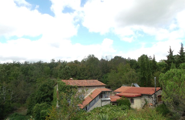Quiet house in the mountains, central location, ideal for trips