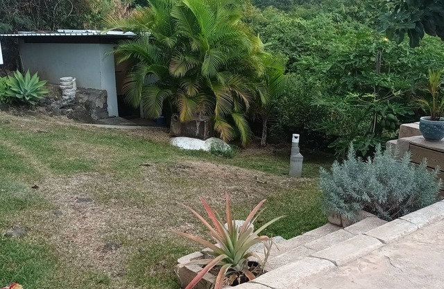 Quiet house with swimming pool and garden 10 minutes from the city
