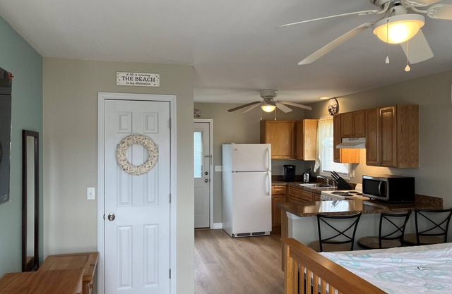 Quiet North End - Studio Unit, Super Private + Off Street Parking!