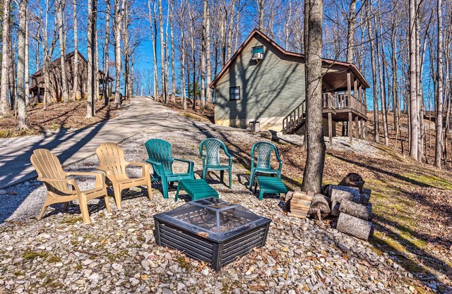 Quiet & Private Cabin ~ 5 Mi to Dale Hollow Lake!