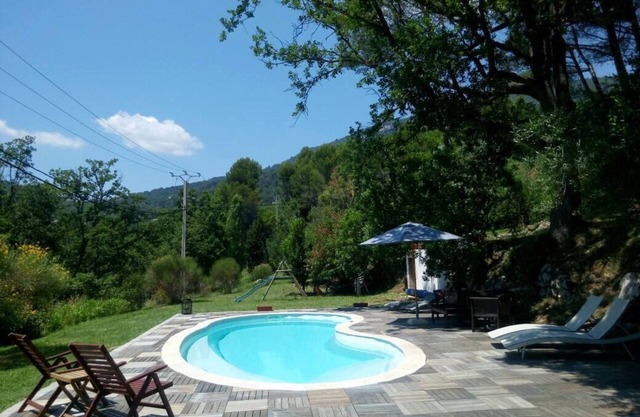 Quiet Provencal farmhouse with pool on the French Riviera