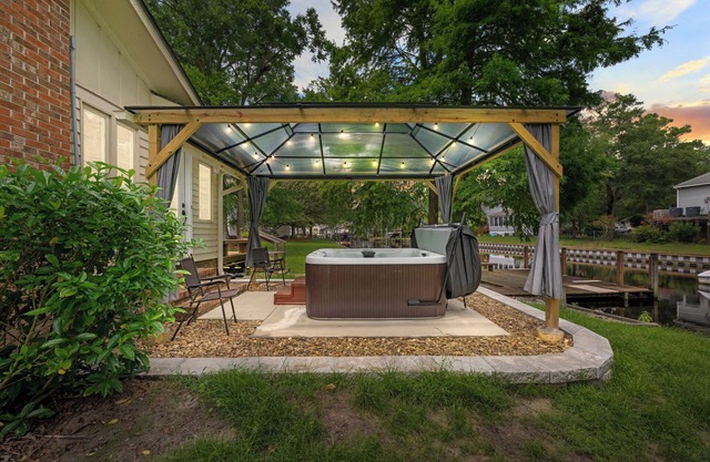 Quiet Riverfront 3BR/2BA house with Spa, Dock, and Golf Carts