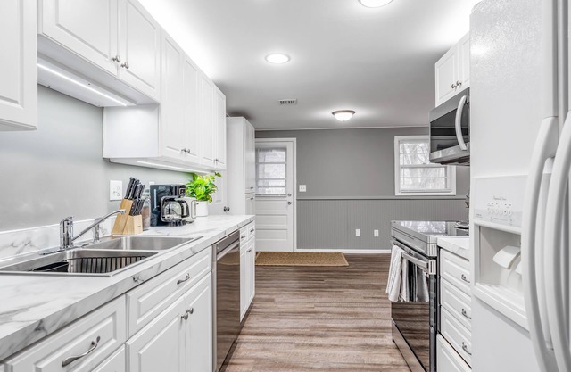 Quiet & Safe Area 3BR K&Q Beds Entire Home Full Kitchen Free Coffee Wifi