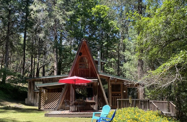 Quiet, serene, mountain home, yet close to all! AND WE HAVE WiFi!