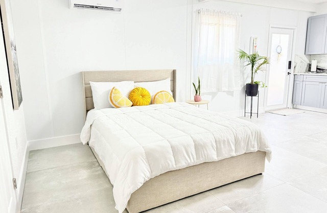 Quiet Studio · 3 Miles from Hard Rock Stadium