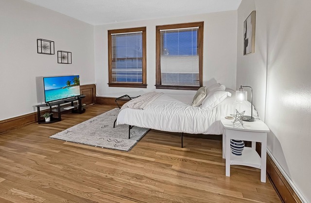 Quiet Studio on Grand - Heart of Downtown!