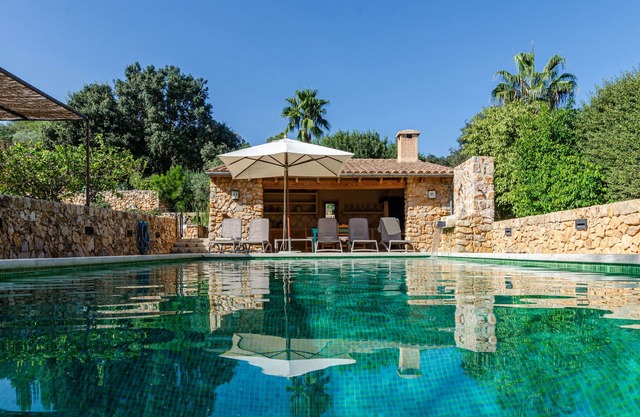 Quiet villa with private pool and barbecue area, YourHouse Mata Grossa