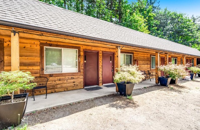 Quilcene Lodge at Mount Walker Inn