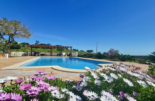 Quinta dos Medronheiros by YHA